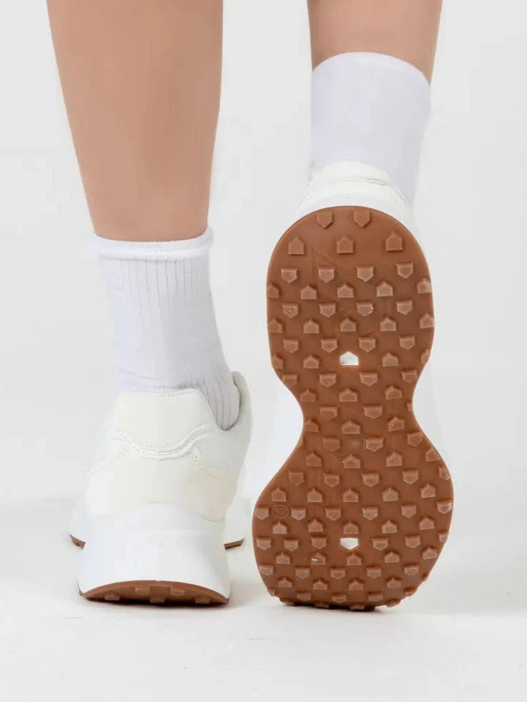 Alyssa Sneakers: Stylish Footwear