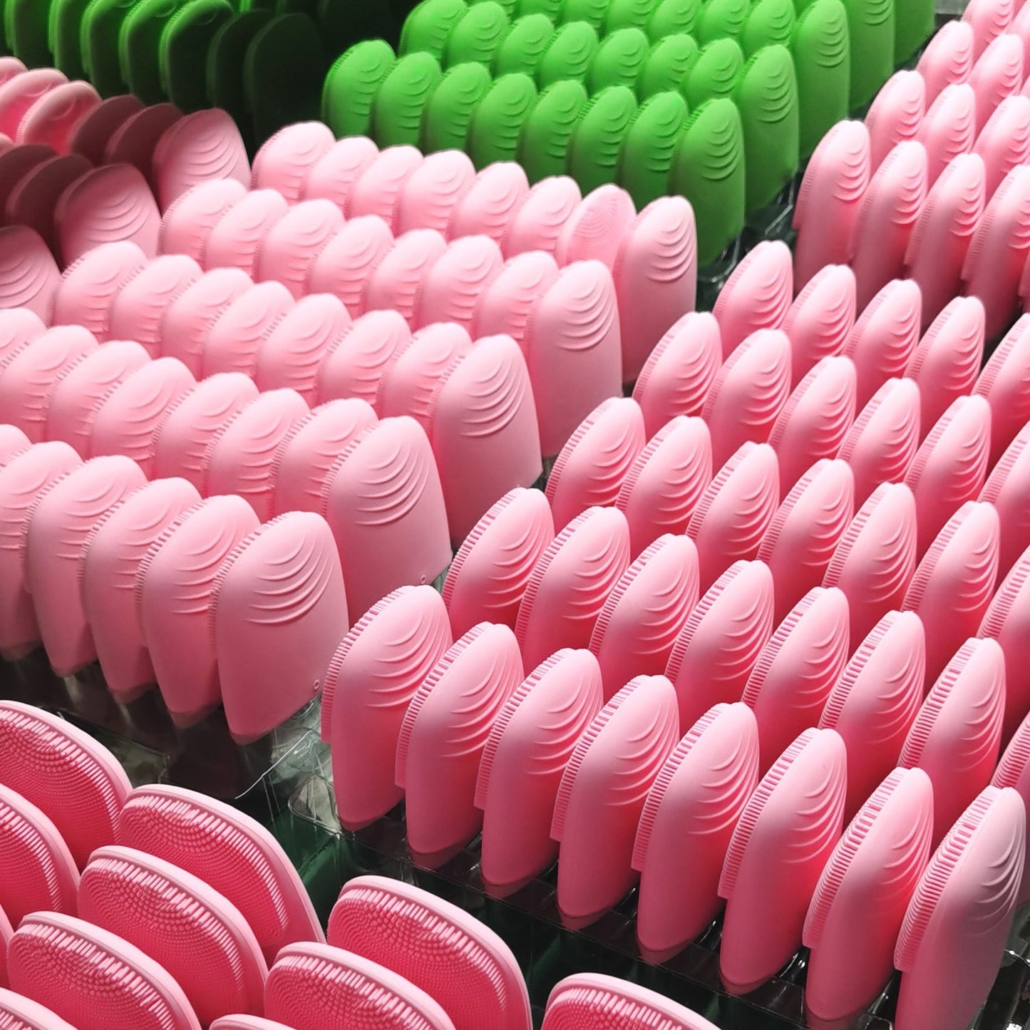 GlowPulse™ Face Massager — Lift, Sculpt & De-Puff in 5 Minutes